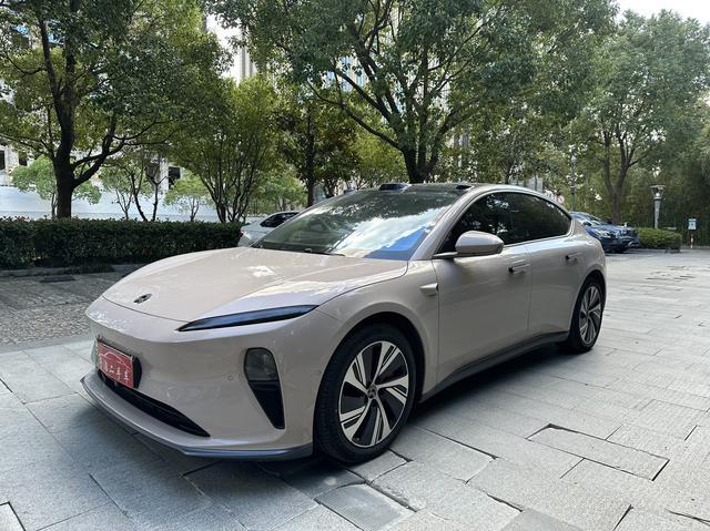 NIO ET5