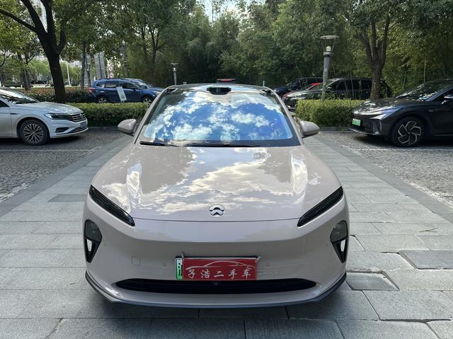 NIO ET5