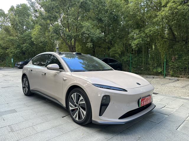 NIO ET5