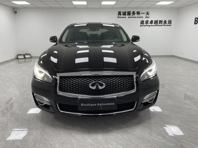 Infiniti Q70