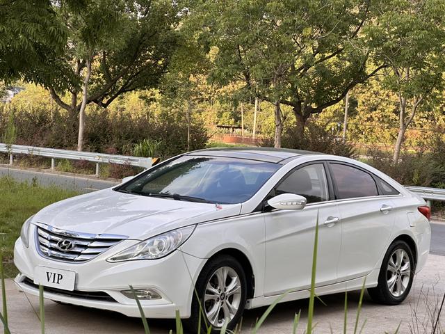 Hyundai Sonata eight