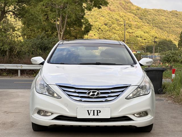 Hyundai Sonata eight