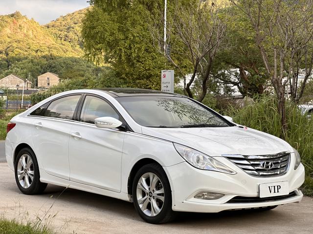 Hyundai Sonata eight