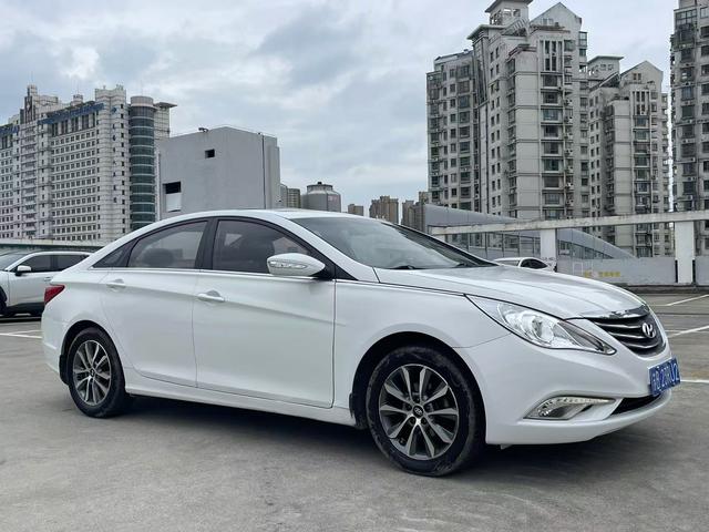 Hyundai Sonata eight