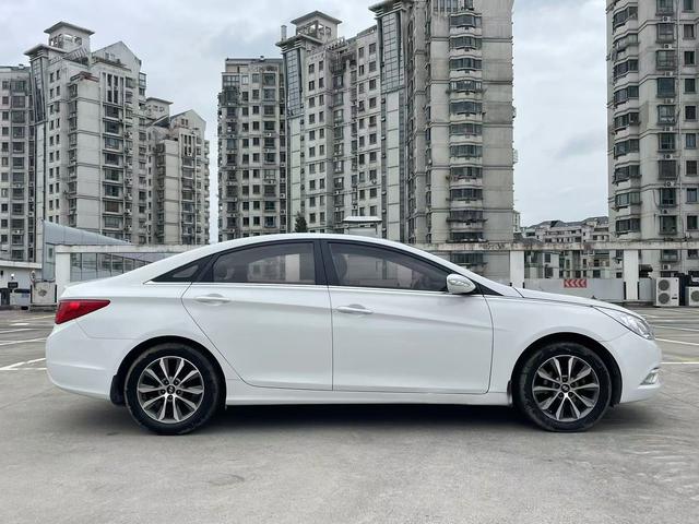 Hyundai Sonata eight