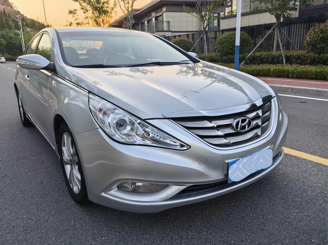 Hyundai Sonata eight