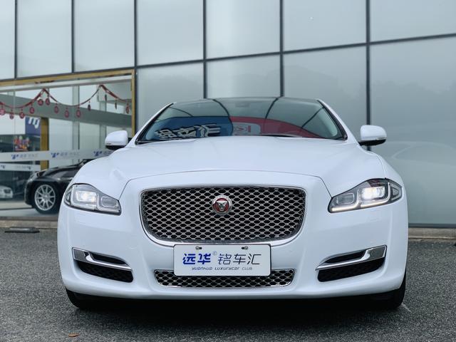 Jaguar XJ