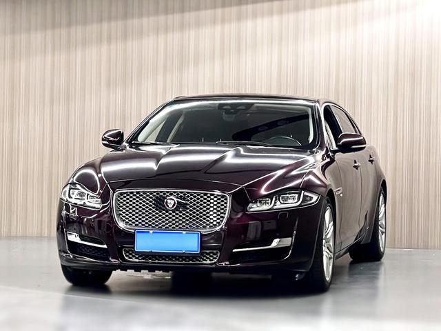 Jaguar XJ