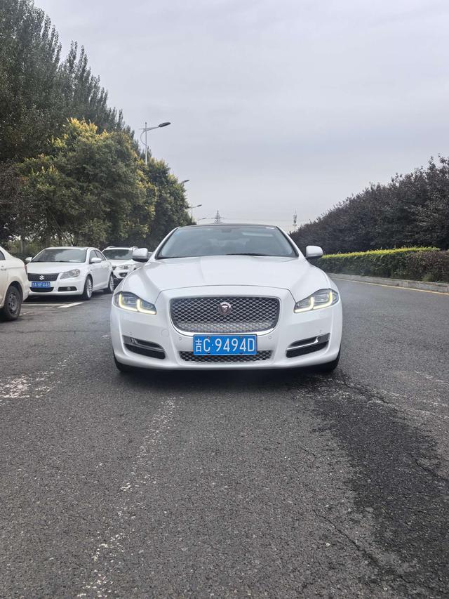 Jaguar XJ