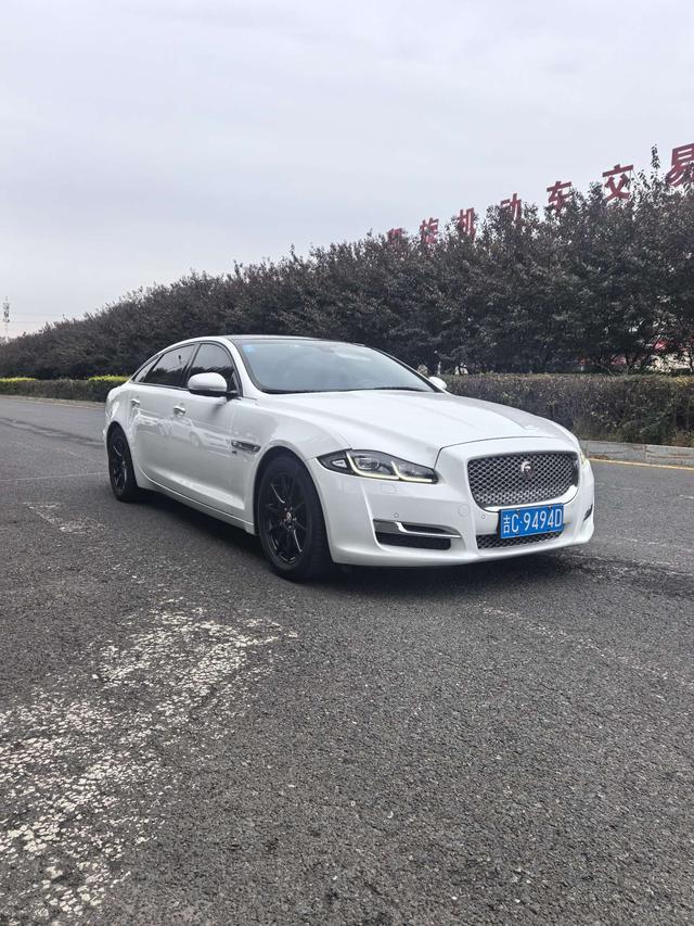 Jaguar XJ