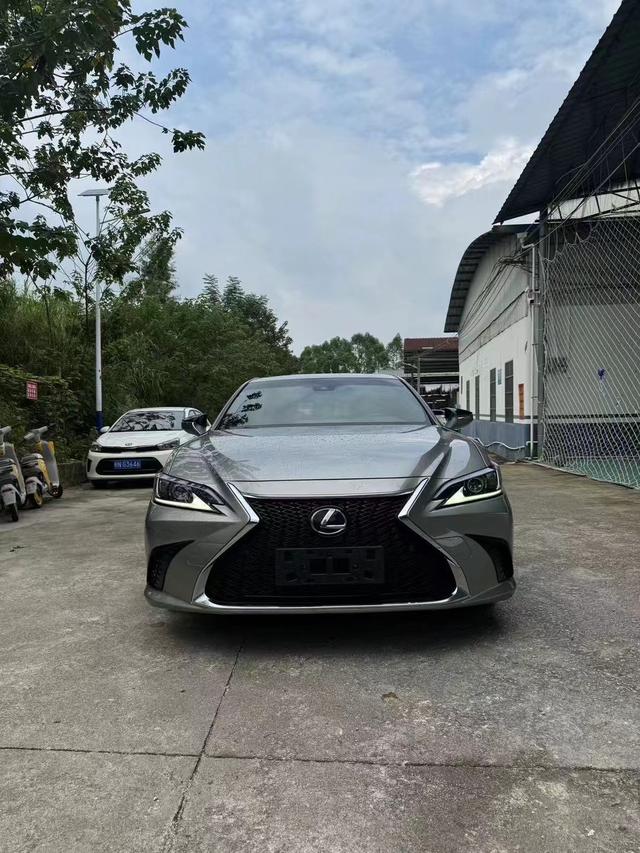 Lexus ES