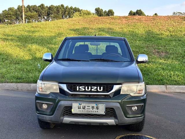 Isuzu pickup truck