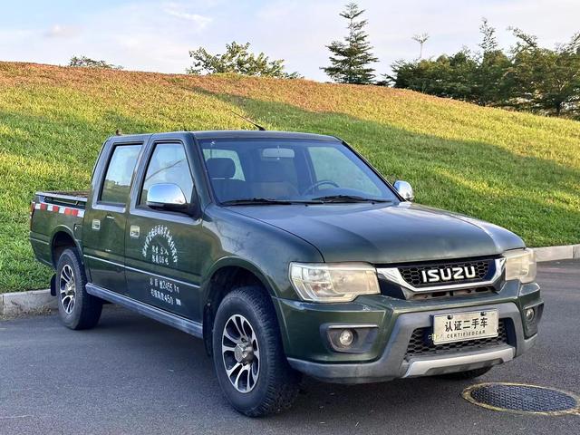 Isuzu pickup truck