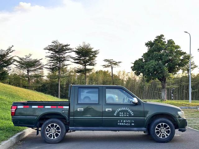 Isuzu pickup truck