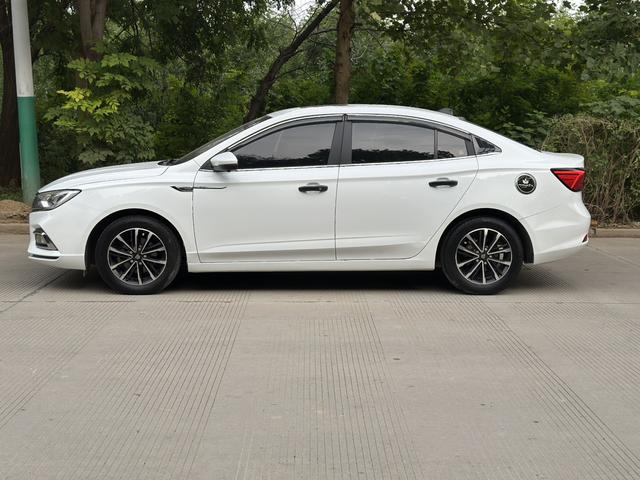 Roewe i5