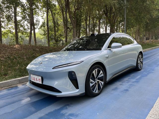 NIO ET5