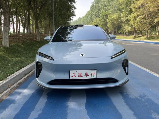 NIO ET5