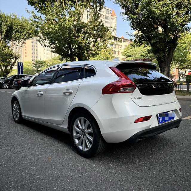 Volvo V40