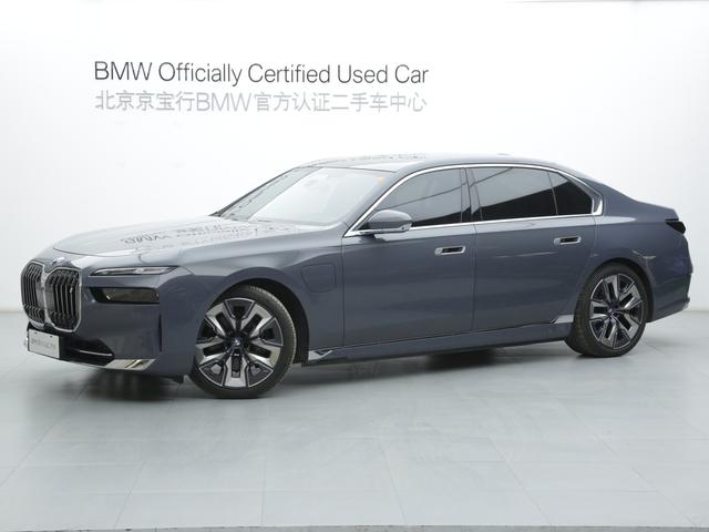 BMW i7