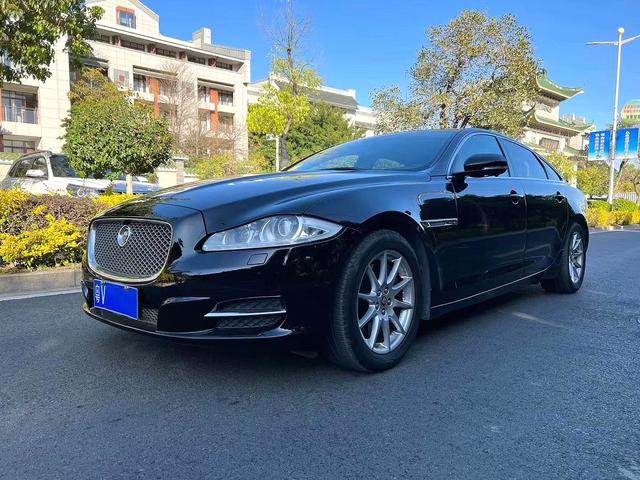 Jaguar XJ