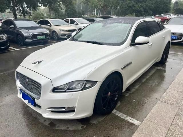 Jaguar XJ