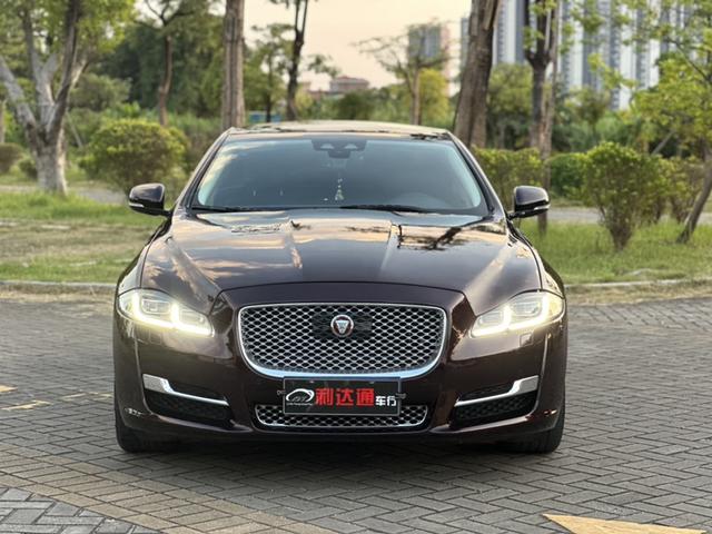 Jaguar XJ