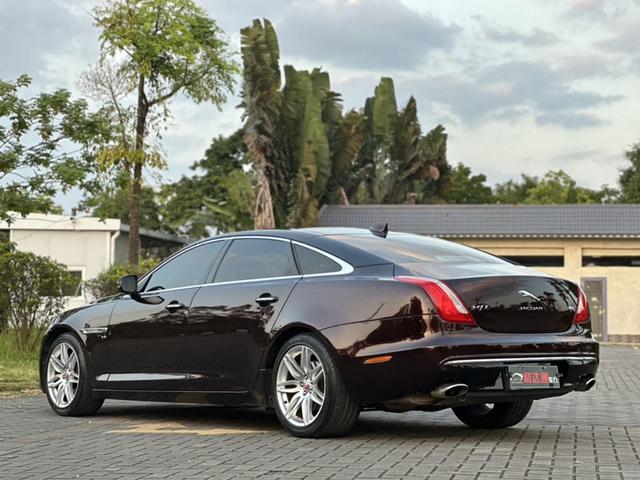 Jaguar XJ