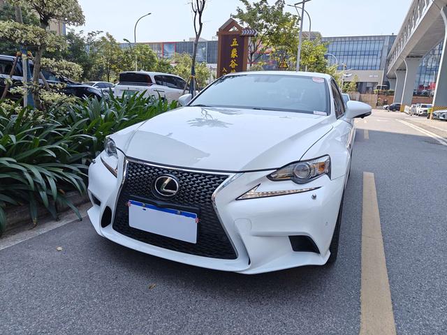 Lexus IS