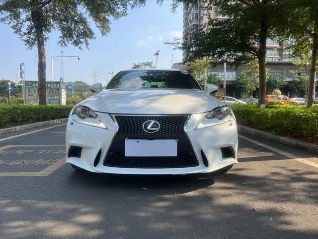 Lexus IS