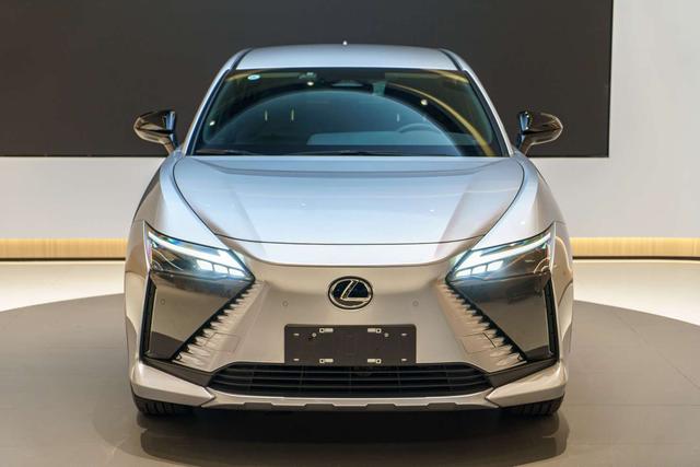 Lexus RZ