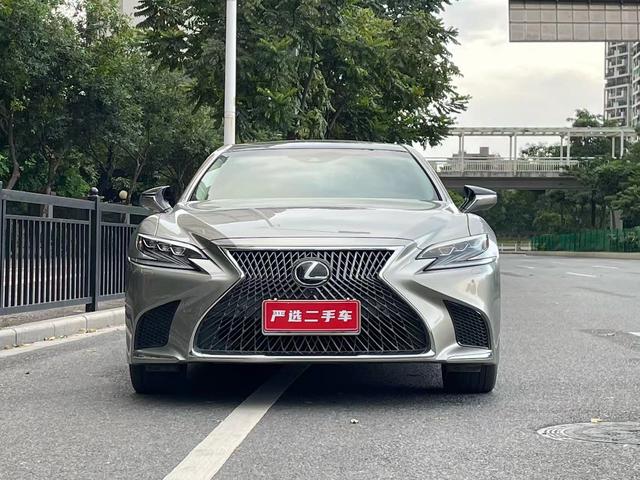 Lexus LS