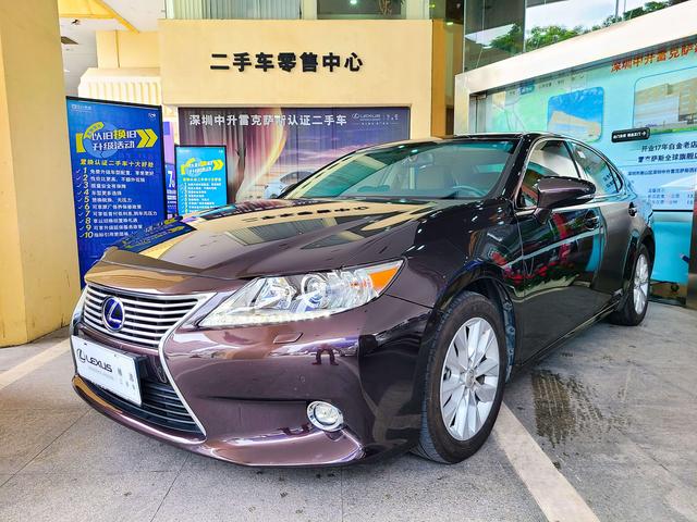 Lexus ES