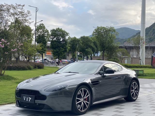 Aston Martin Vantage