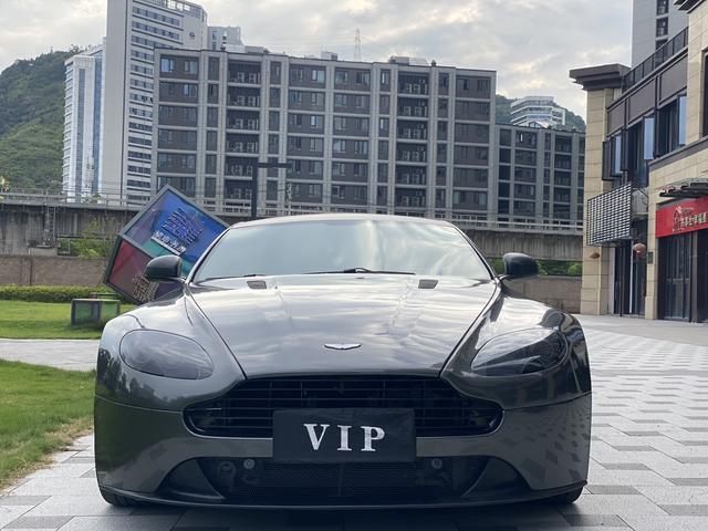 Aston Martin Vantage