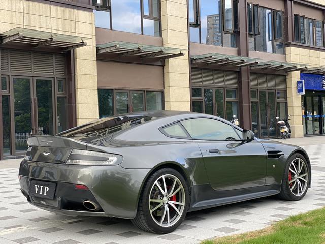 Aston Martin Vantage