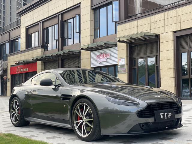 Aston Martin Vantage