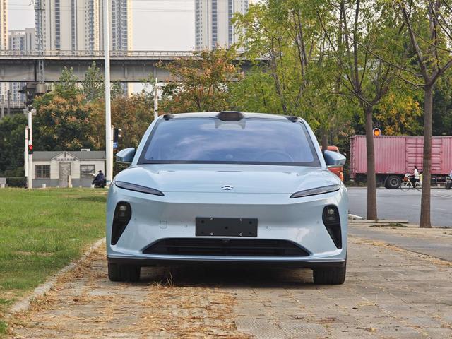 NIO ET5