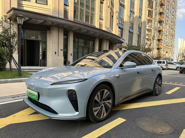 NIO ET5