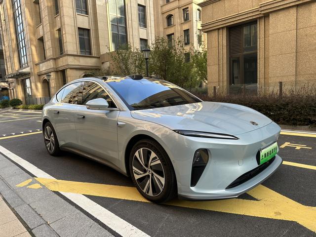 NIO ET5