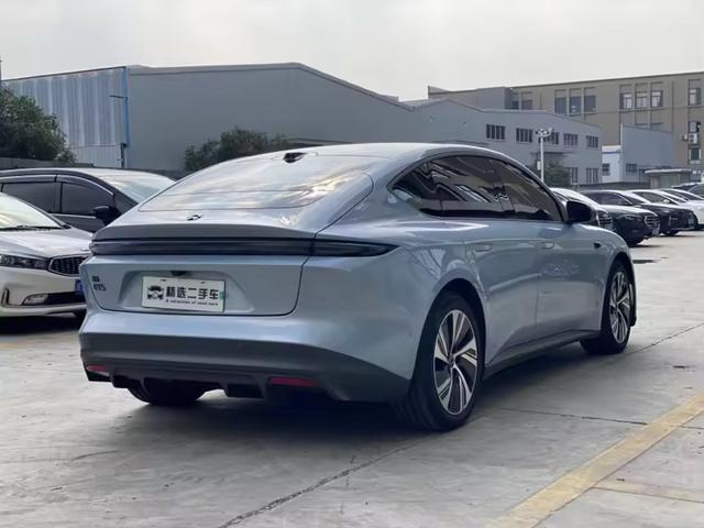 NIO ET5