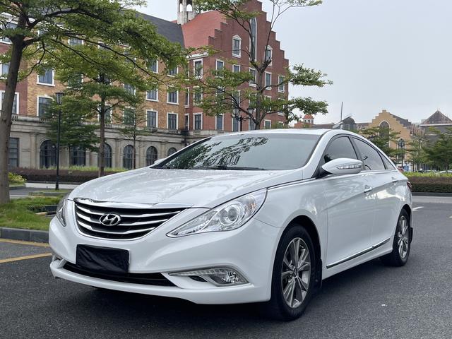 Hyundai Sonata eight