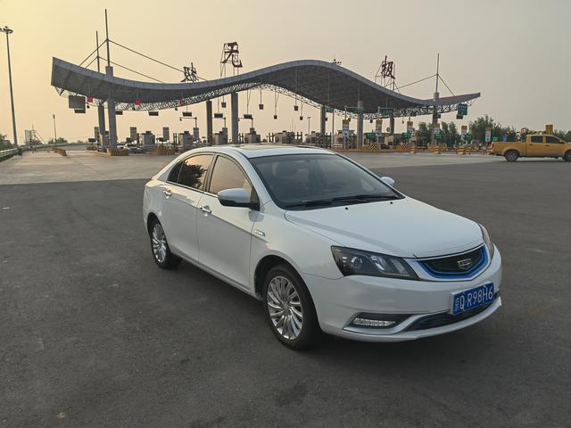 Geely Emgrand EV