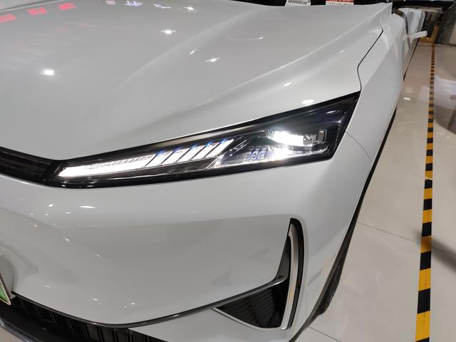 Dongfeng Fengshen L7 PHEV