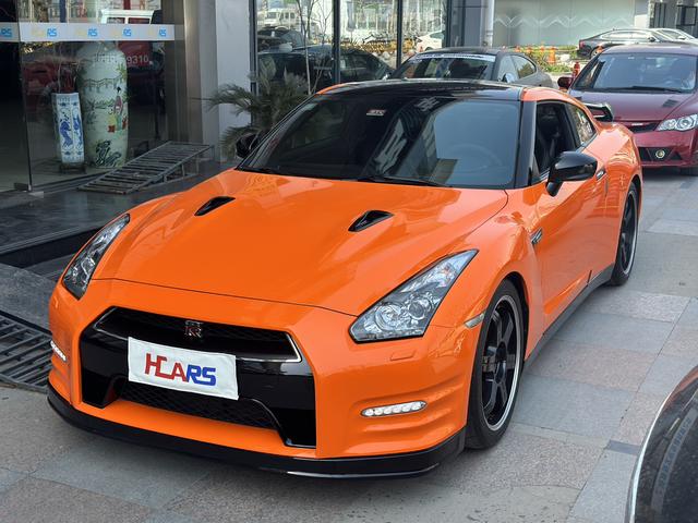 Nissan GT-R