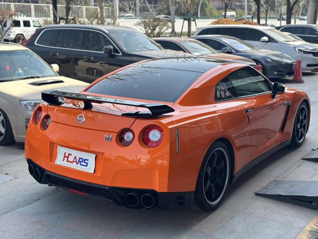 Nissan GT-R