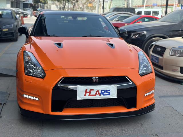 Nissan GT-R