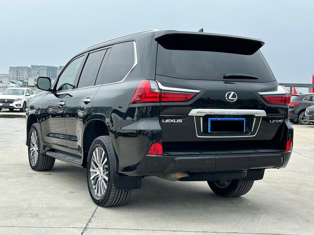 Lexus LX