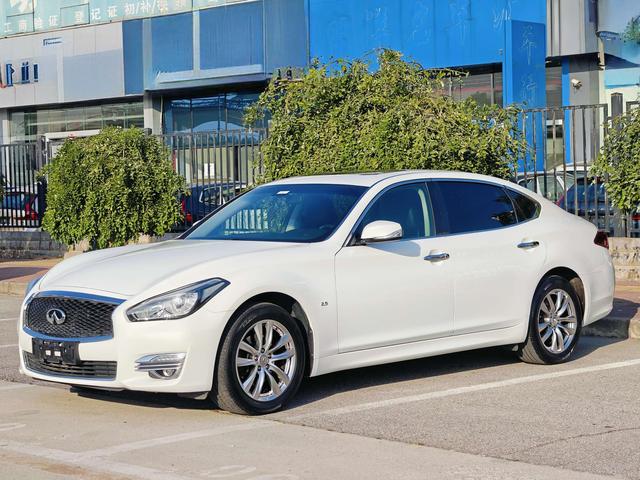 Infiniti Q70