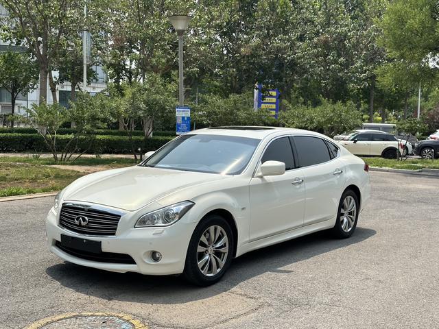 Infiniti Q70