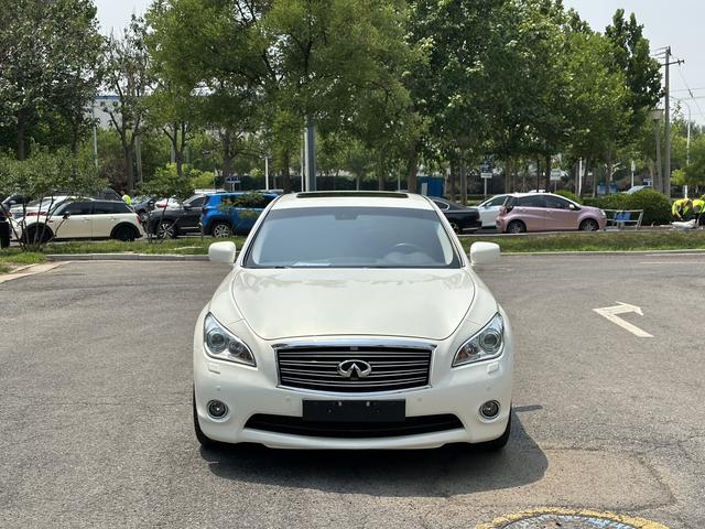 Infiniti Q70